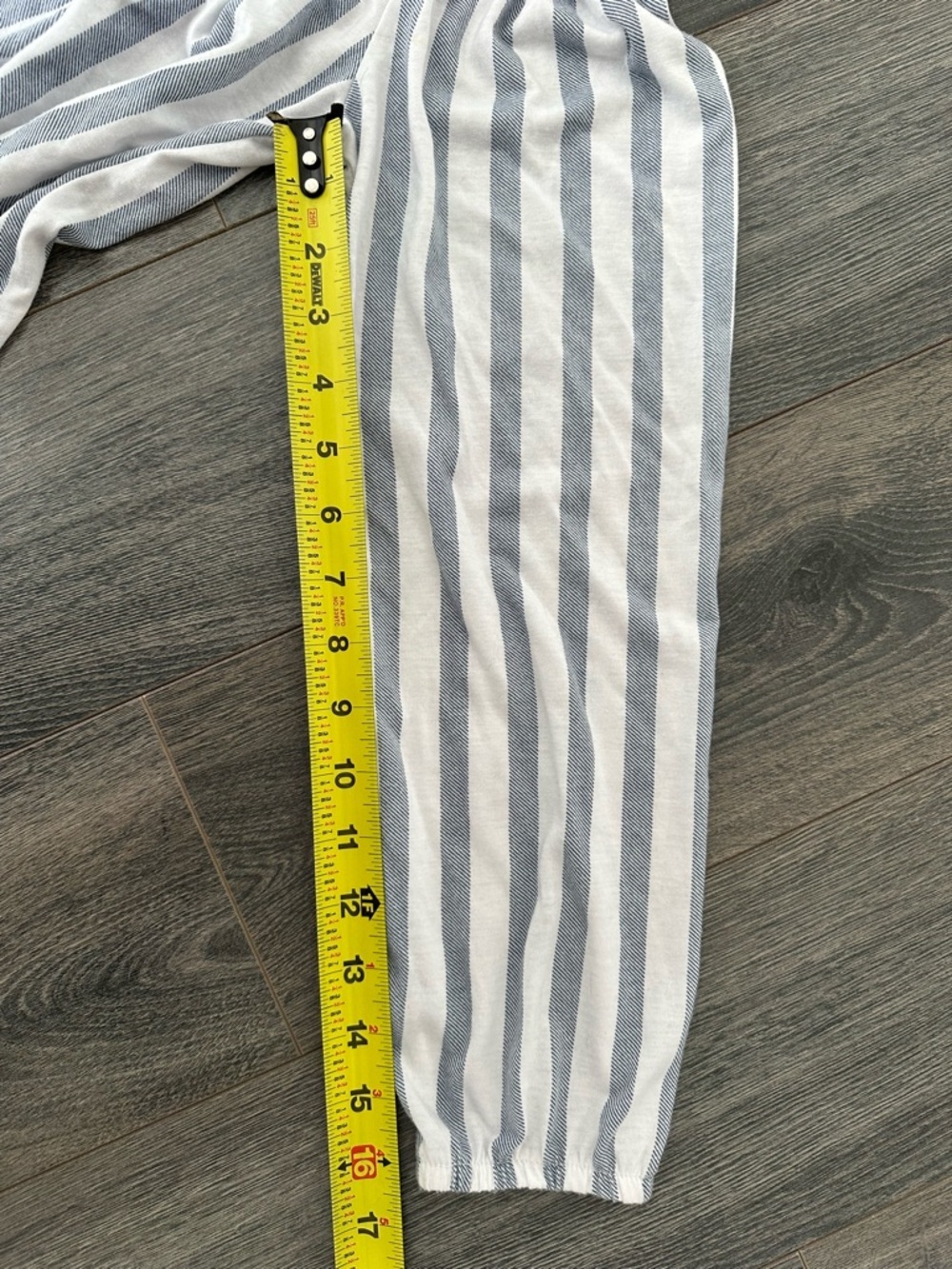 Women’s White & Navy Striped Off-Shoulder Lightweight Summer Top Size Med - Picture 5 of 8